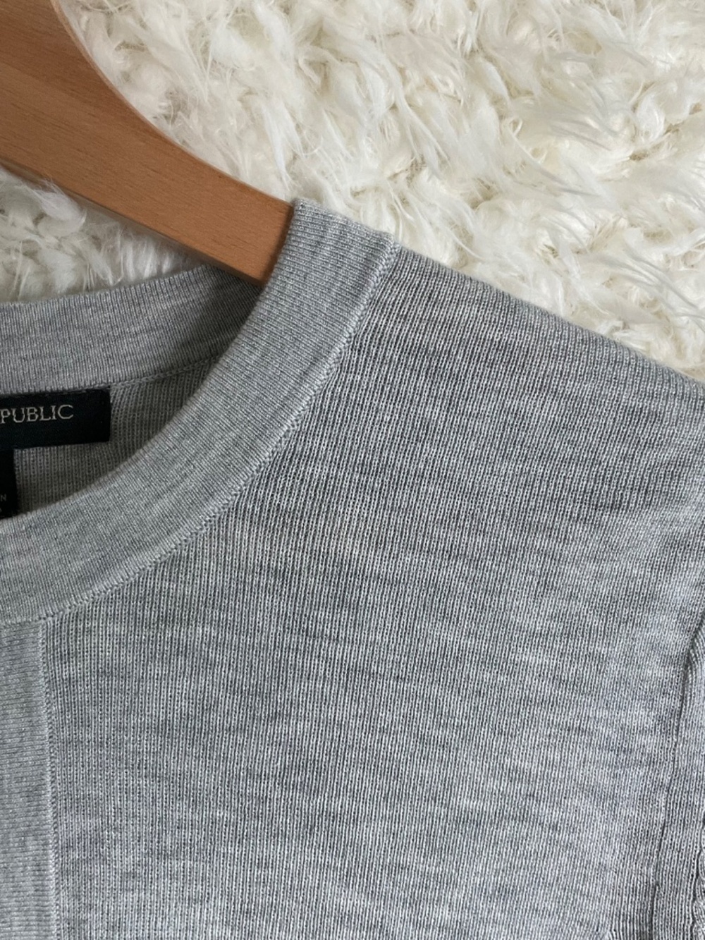 BANANA REPUBLIC WOMEN'S GRAY SHORT-SLEEVED LIGHT CARIDGAN~SIZE SMALL! - Picture 3 of 8